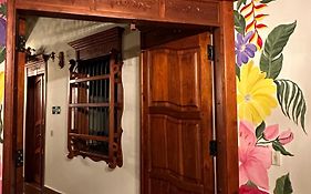La Casa De Las Flores Hostal
